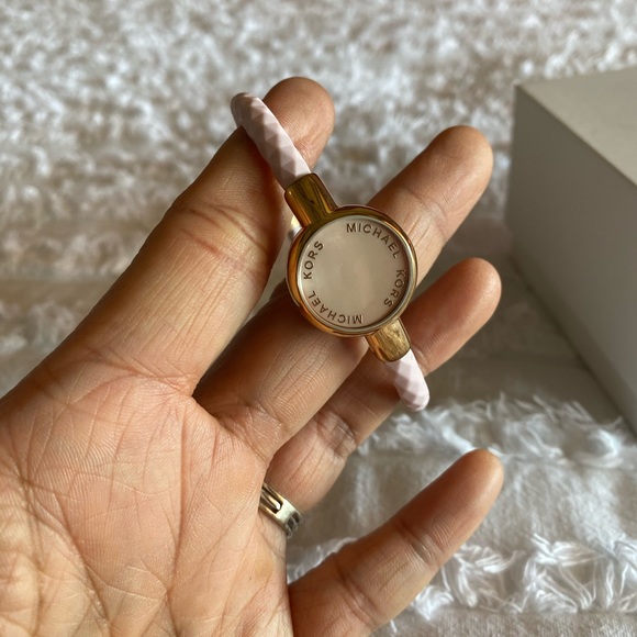 Michael Kors - Picture 3 of 4